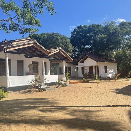 Хостел Coconut Hill Аругам Экстерьер фото